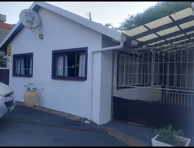 5 BEDROOM HOUSE FOR SALE IN BLUFF